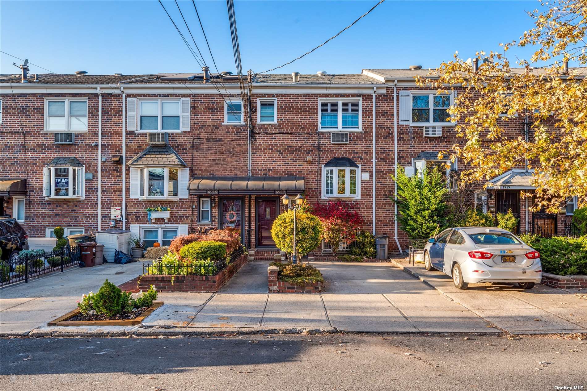 Property for Sale at 6917 61st Road, Middle Village, Queens, NY - Bedrooms: 4 
Bathrooms: 3 
Rooms: 10  - $1,189,000