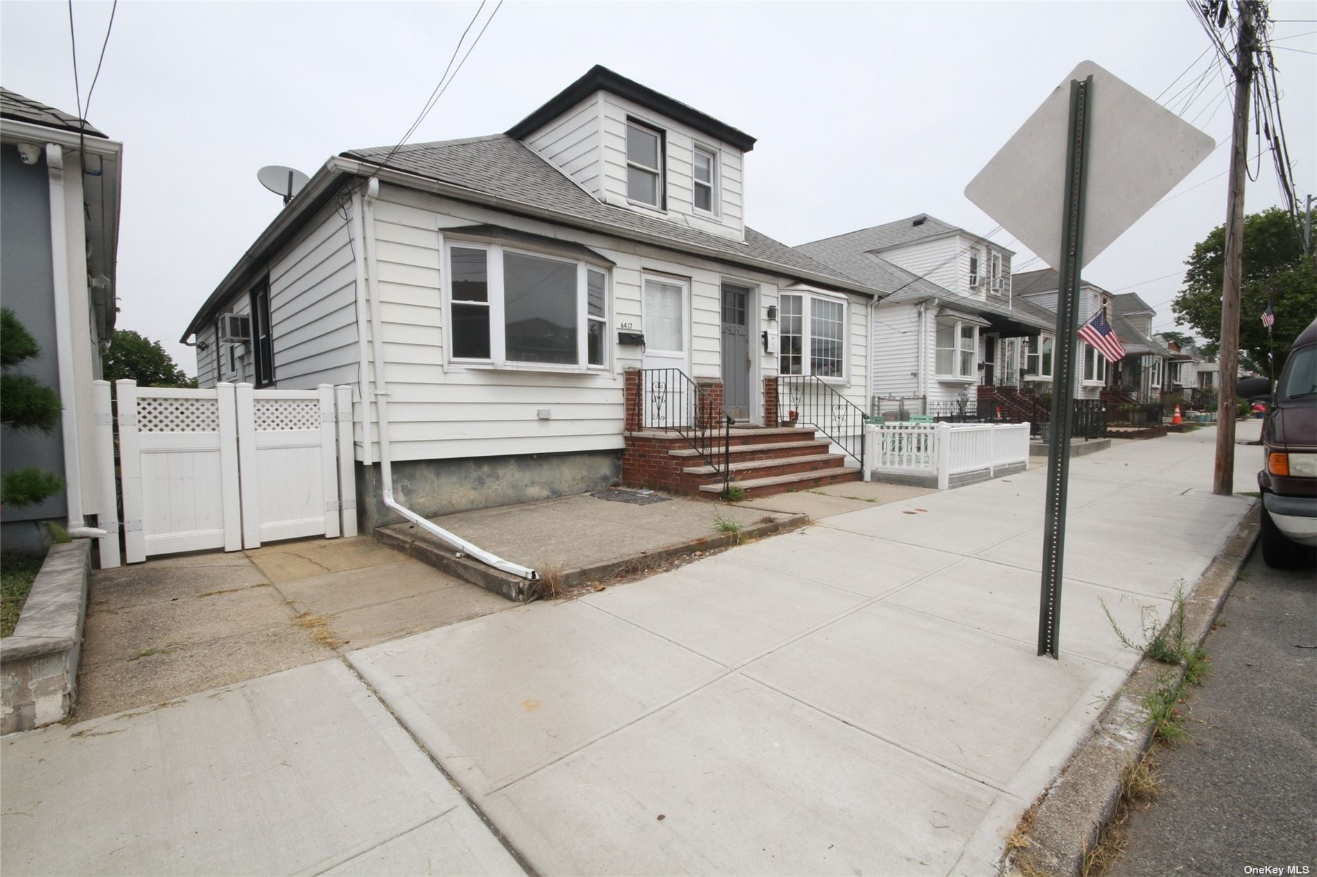 Property for Sale at 6417 58th Road, Maspeth, Queens, NY - Bedrooms: 3 
Bathrooms: 1 
Rooms: 6  - $688,000