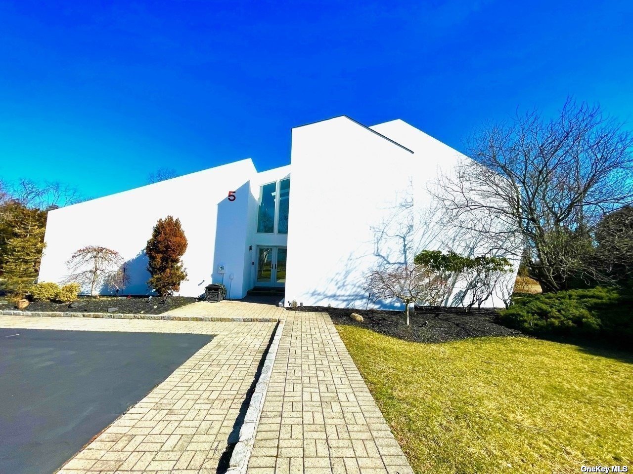 5 Mercedes Court, East Patchogue, New York image 2