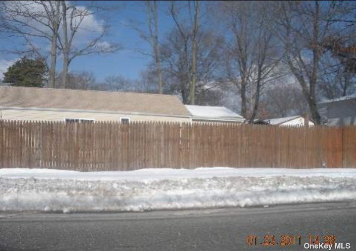 Lake Promenade, Ronkonkoma, New York image 2