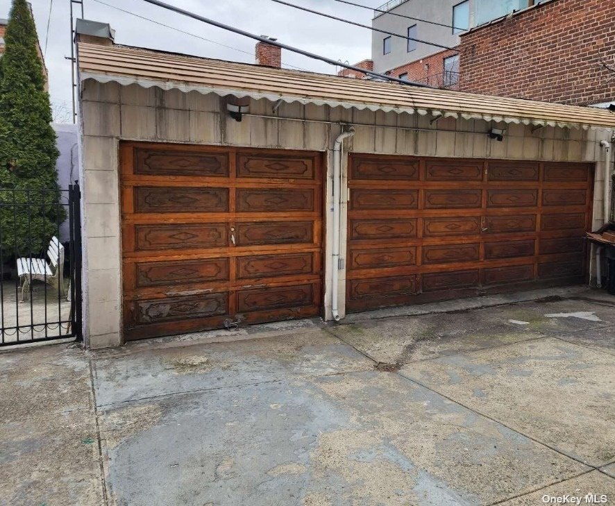 25-18 Broadway