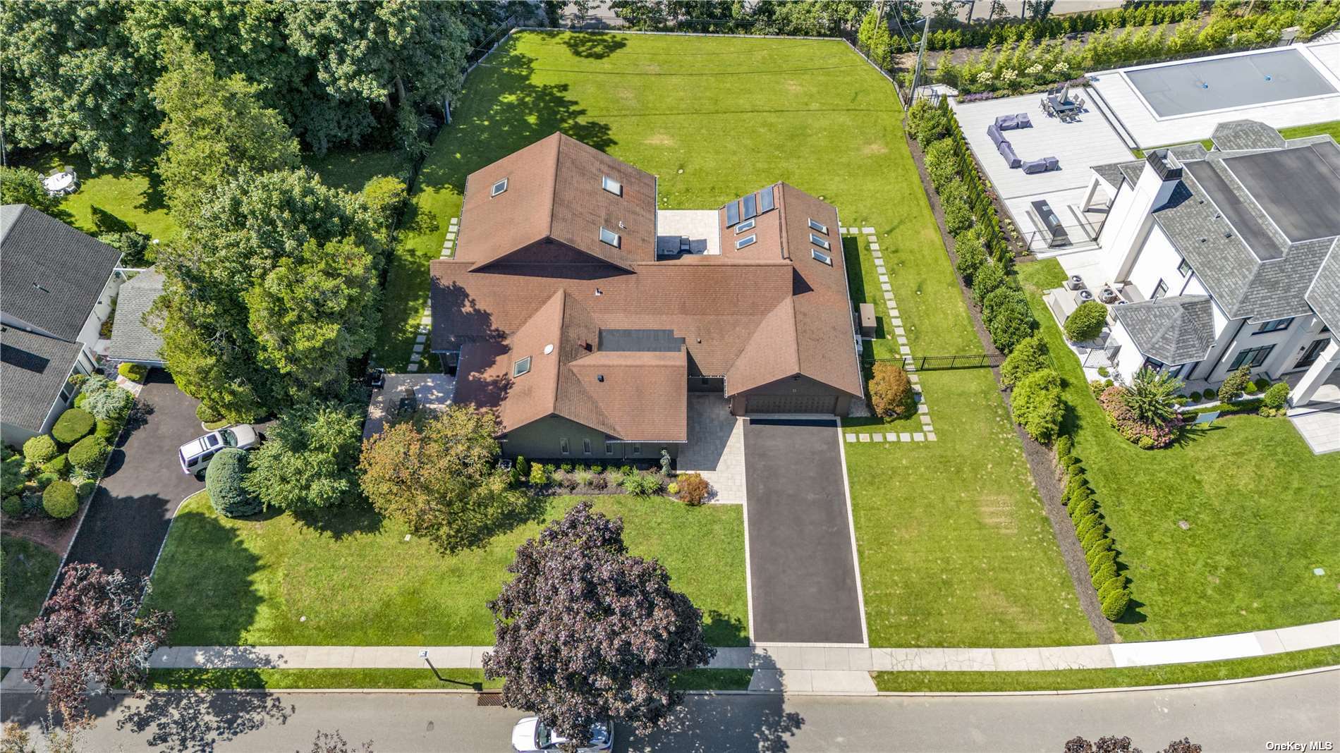 15 Parkway Drive, Roslyn Heights, New York image 35