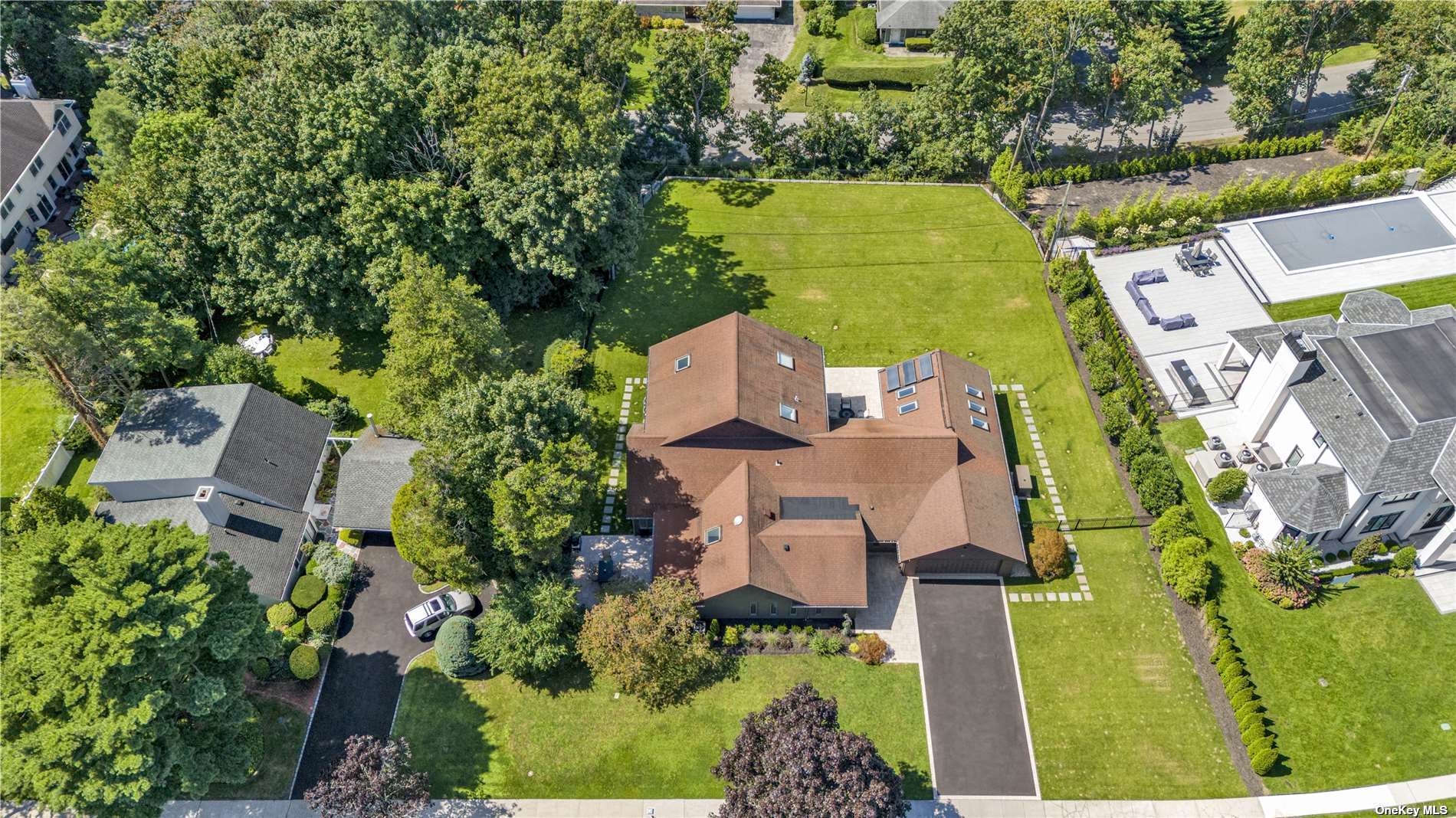 15 Parkway Drive, Roslyn Heights, New York image 33