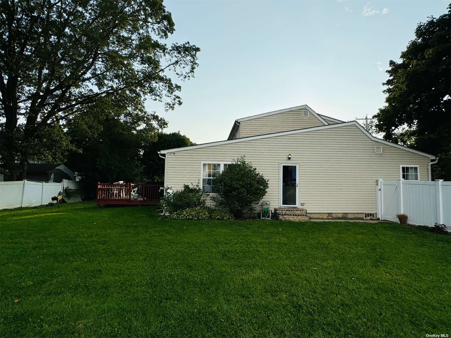 14 Bedell Street, Lindenhurst, New York image 13