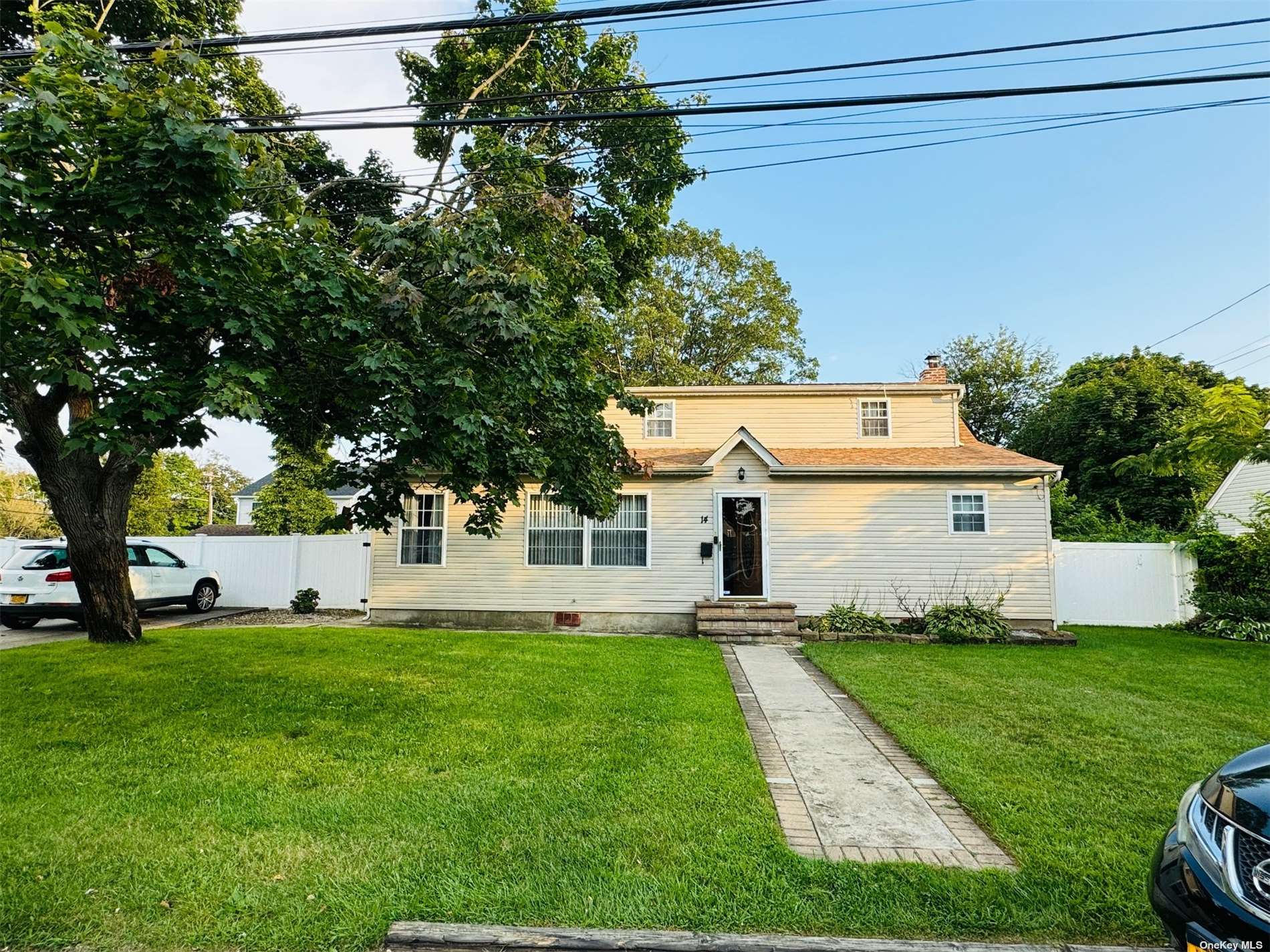 14 Bedell Street, Lindenhurst, New York image 1