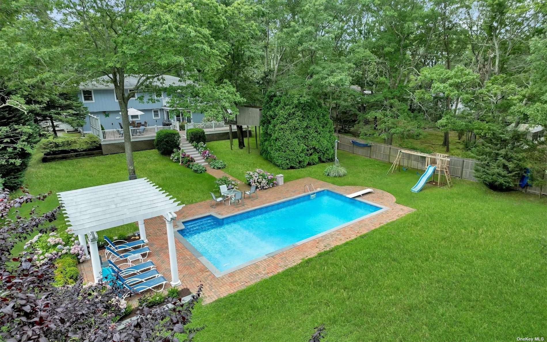 18 Hubbard Lane, Hampton Bays, New York image 32