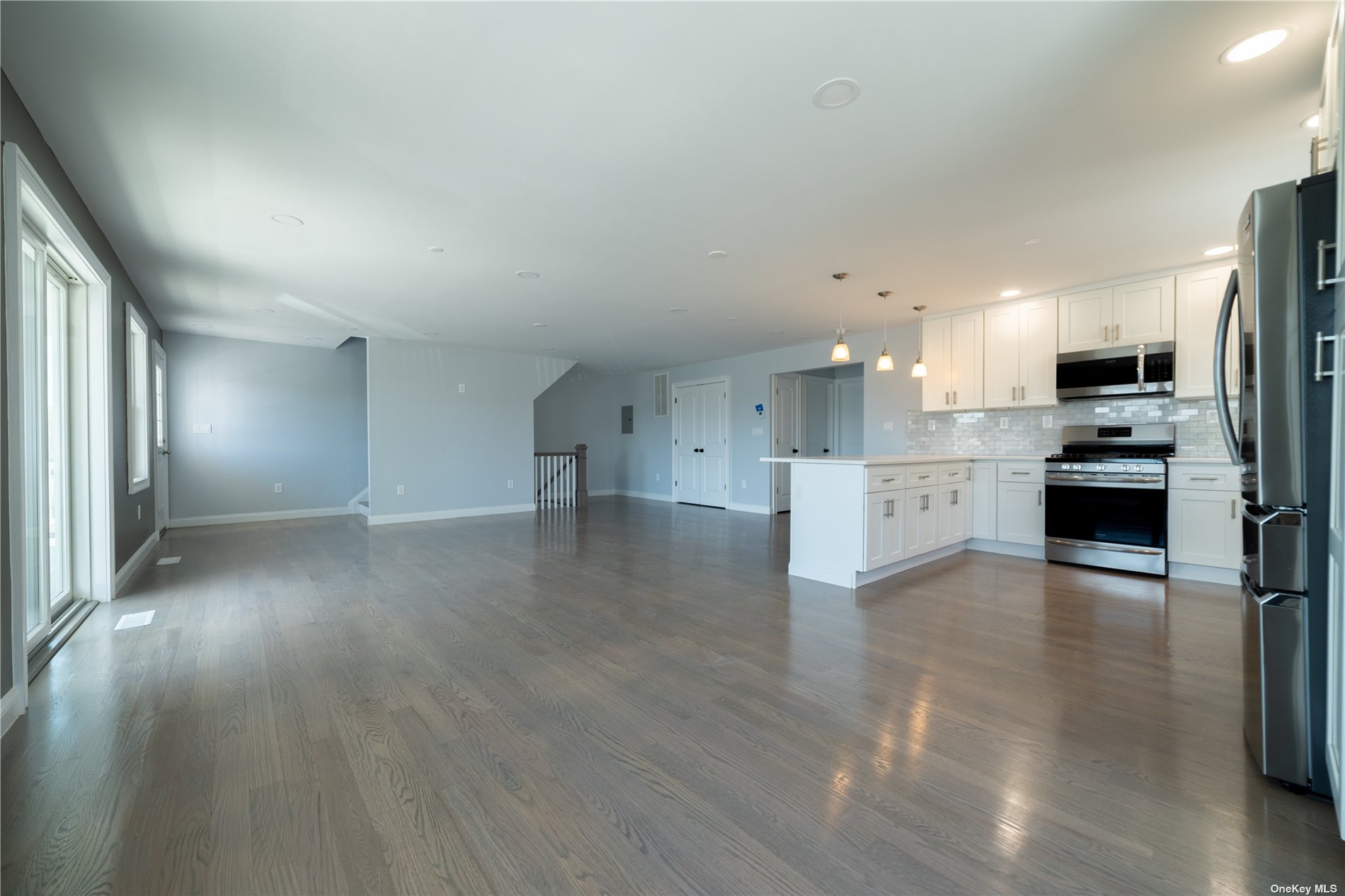 Long Beach, New York 11561, United States, 5 Bedrooms Bedrooms, ,2 BathroomsBathrooms,Residential,Active,29401