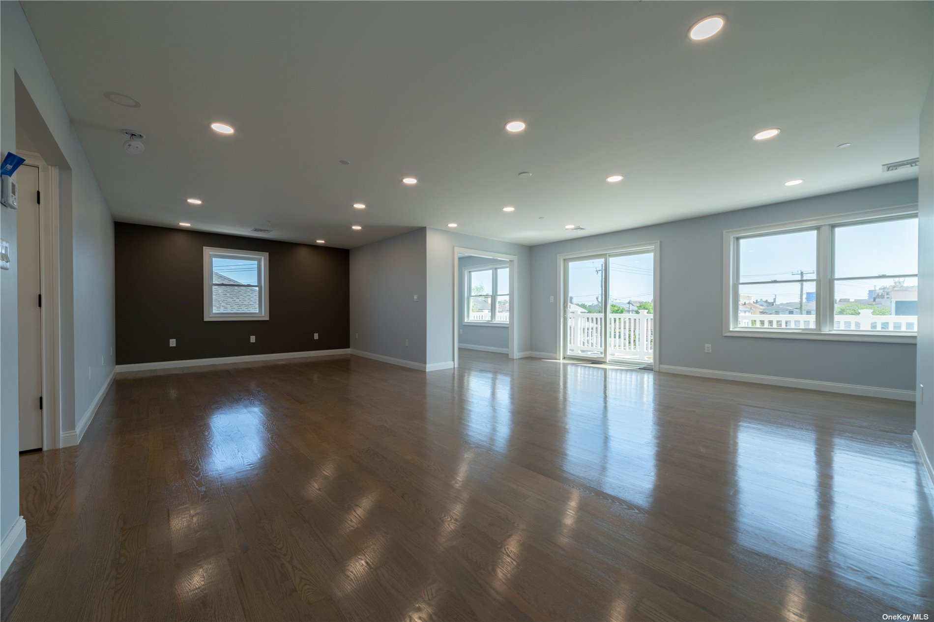 Long Beach, New York 11561, United States, 5 Bedrooms Bedrooms, ,2 BathroomsBathrooms,Residential,Active,29401