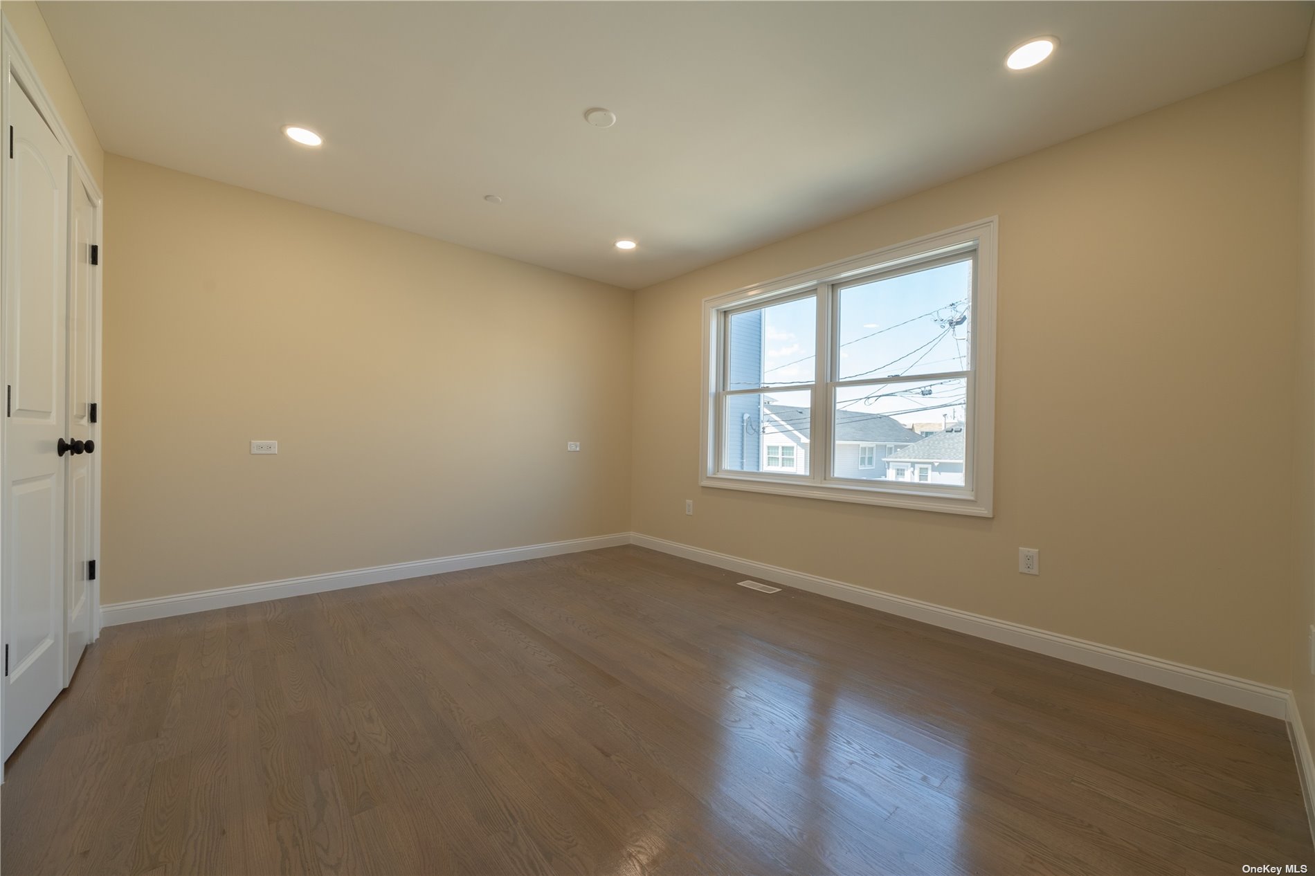 Long Beach, New York 11561, United States, 5 Bedrooms Bedrooms, ,2 BathroomsBathrooms,Residential,Active,29401