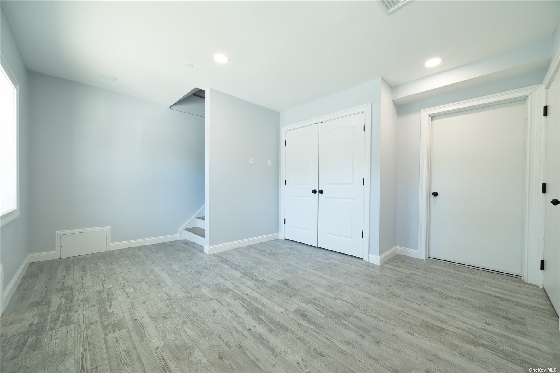 Long Beach, New York 11561, United States, 5 Bedrooms Bedrooms, ,2 BathroomsBathrooms,Residential,Active,29401