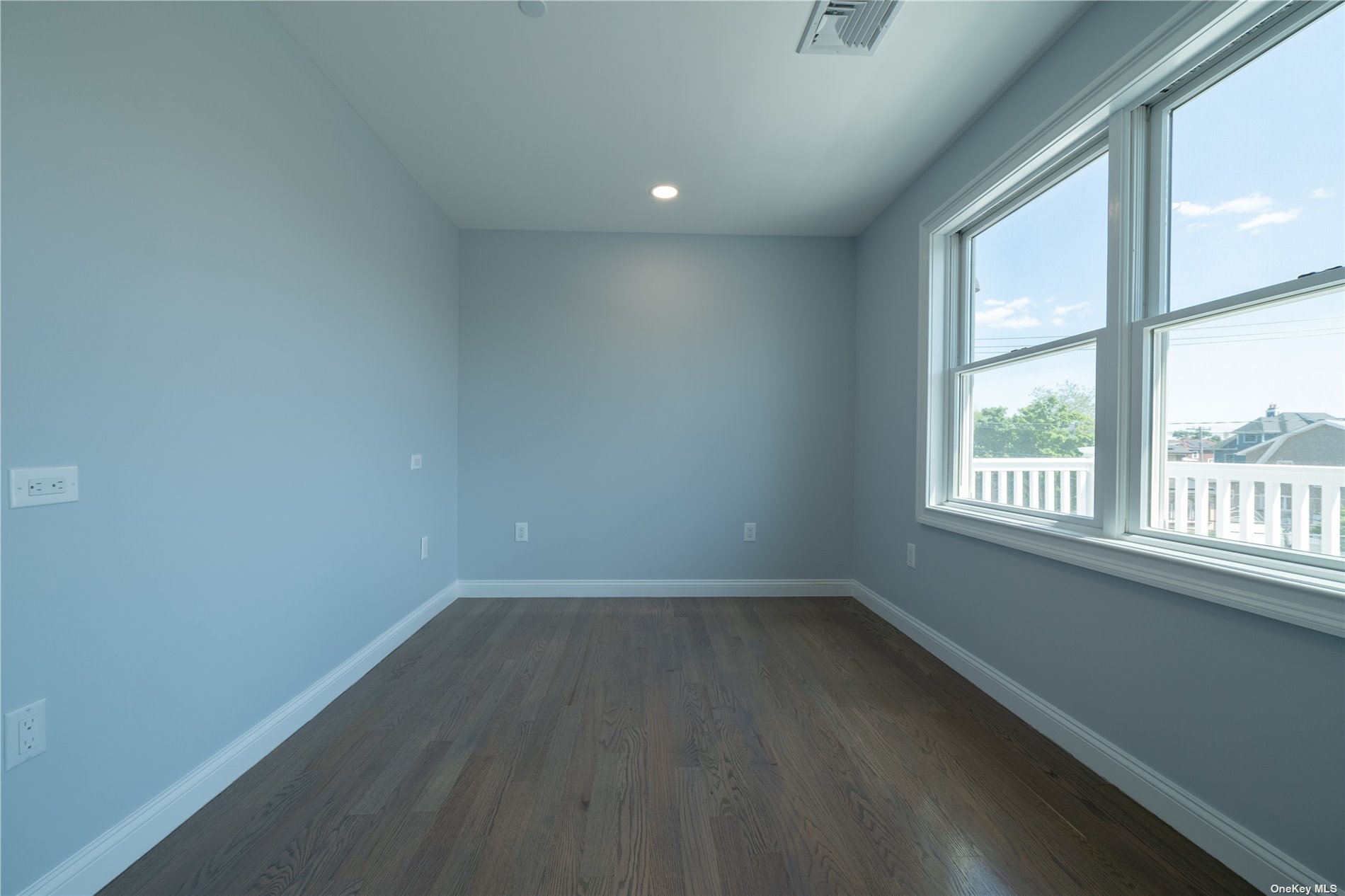 Long Beach, New York 11561, United States, 5 Bedrooms Bedrooms, ,2 BathroomsBathrooms,Residential,Active,29401