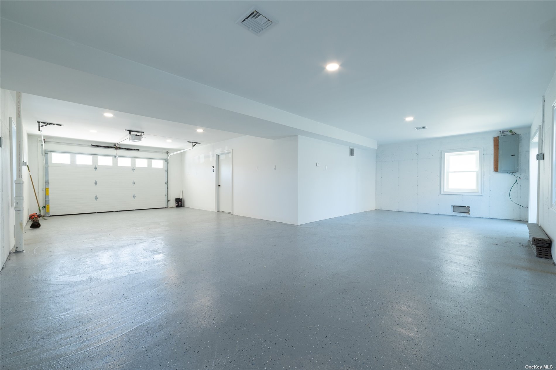 Long Beach, New York 11561, United States, 5 Bedrooms Bedrooms, ,2 BathroomsBathrooms,Residential,Active,29401