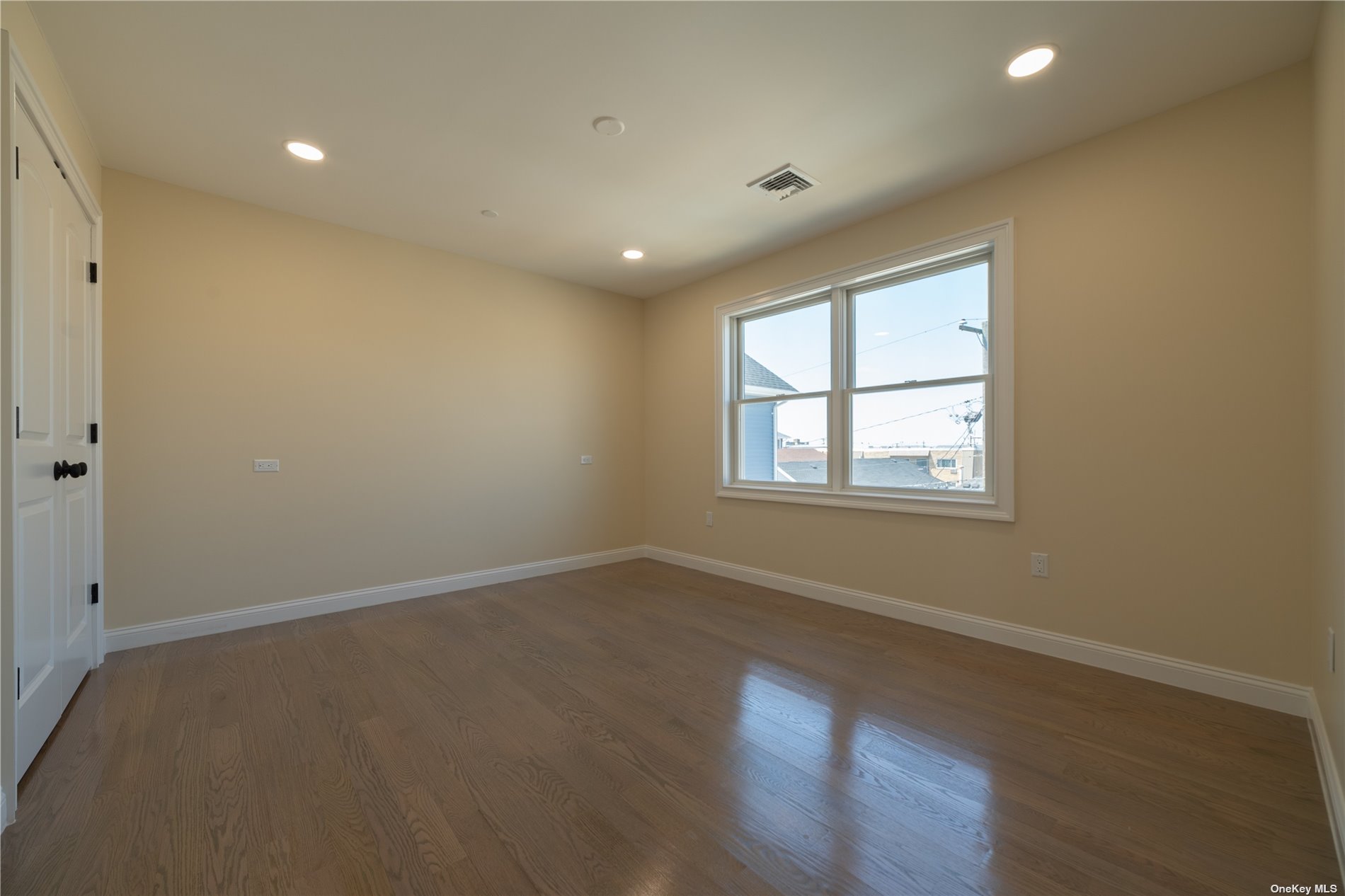 Long Beach, New York 11561, United States, 5 Bedrooms Bedrooms, ,2 BathroomsBathrooms,Residential,Active,29401