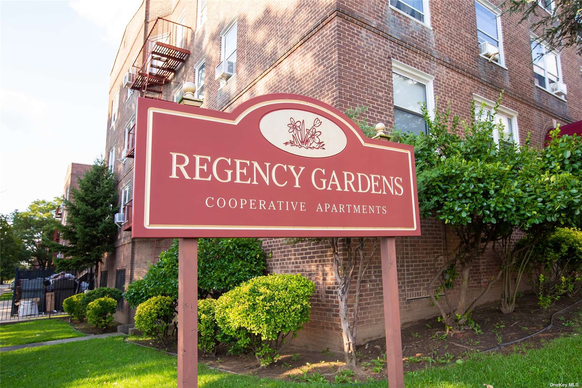 Property for Sale at Union Turnpike Avenue 3N, Kew Garden Hills, Queens, NY - Bedrooms: 1 
Bathrooms: 1 
Rooms: 3  - $318,000