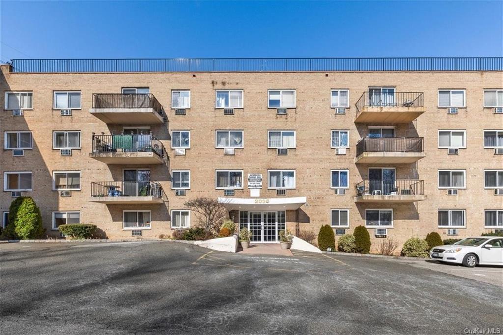 2035 Central Park Avenue 1P, Yonkers, New York - 2 Bedrooms  
1 Bathrooms  
4 Rooms - 