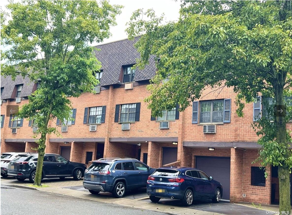 Rental Property at 21911 67th Avenue 3Fl, Oakland Gardens, Queens, NY - Bedrooms: 3 
Bathrooms: 2 
Rooms: 7  - $2,990 MO.