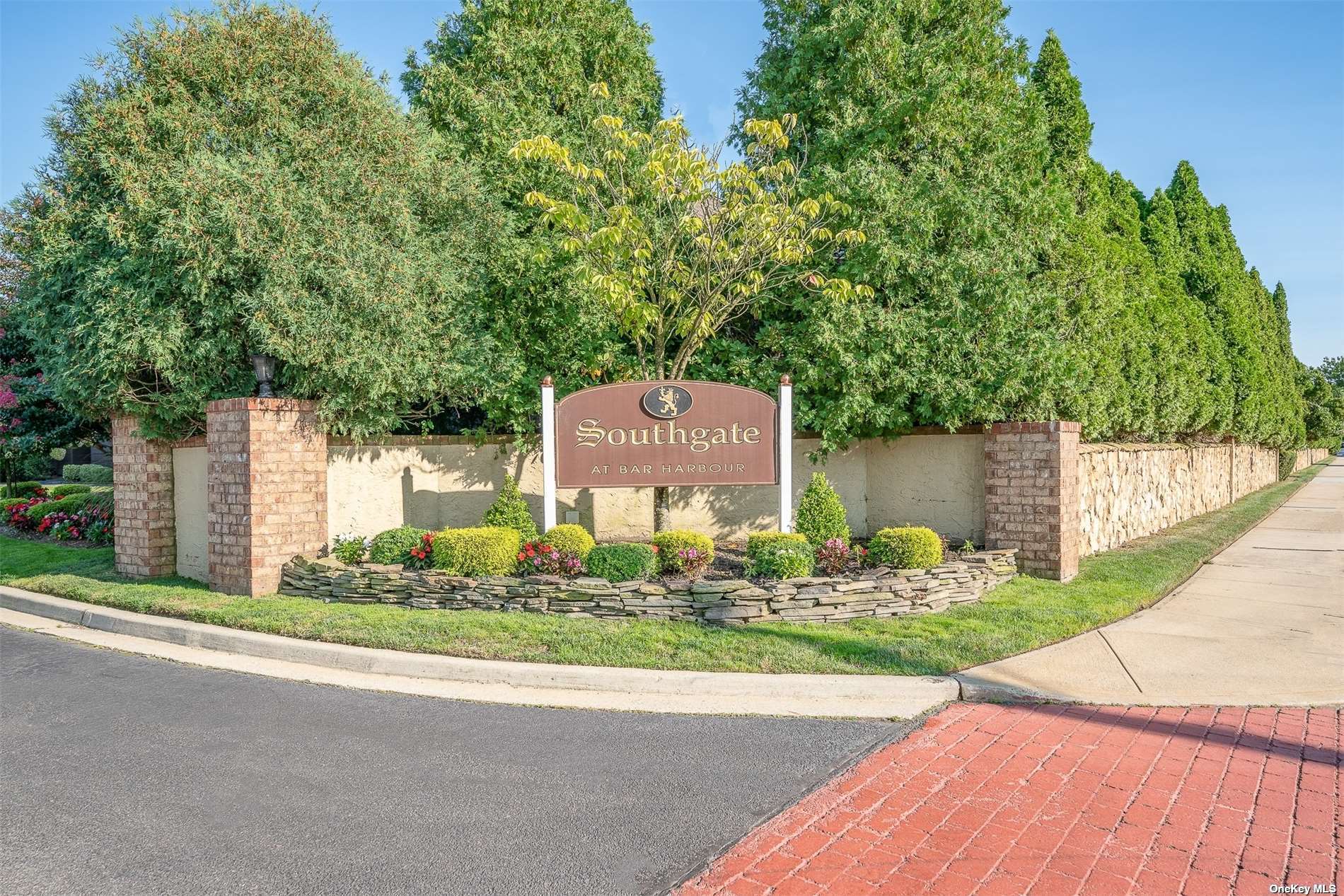 93 Southgate Circle #93, Massapequa Park, New York image 17