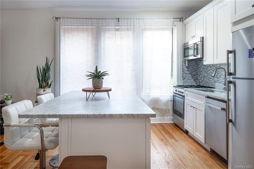 Property for Sale at 1922 Mcgraw Avenue 6E, Bronx, New York - Bedrooms: 1 
Bathrooms: 1 
Rooms: 2  - $165,000
