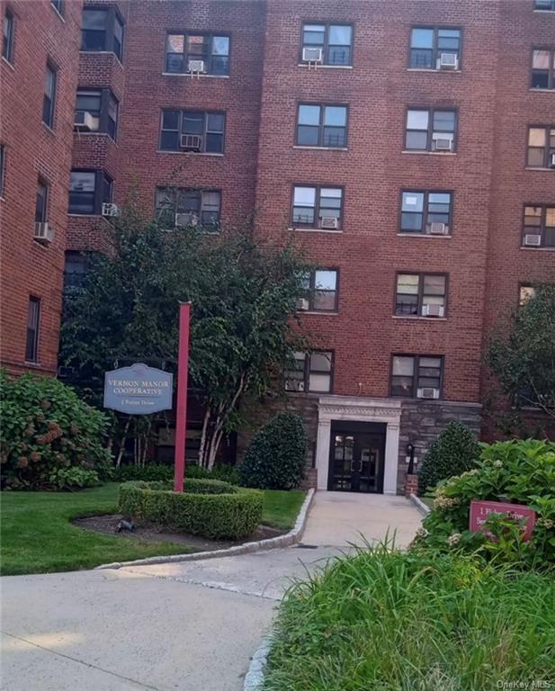 1 Fisher Drive #303, Mount Vernon, New York image 1