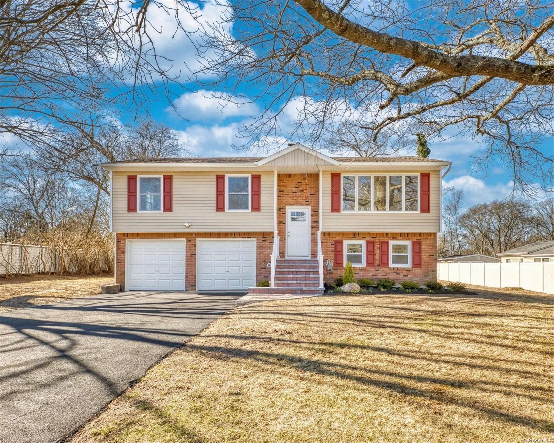 16 Cynthia Lane, Center Moriches, Hamptons, NY - 4 Bedrooms  
2 Bathrooms - 