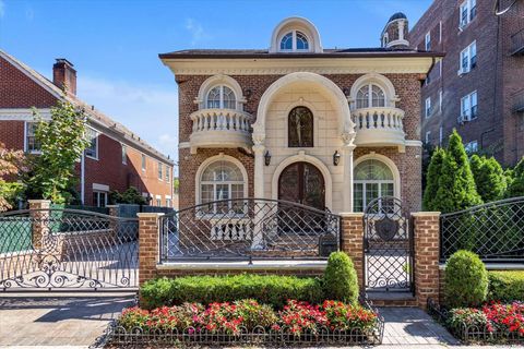 72-07 112th Street, Forest Hills, NY 11375 - MLS#: L3577584