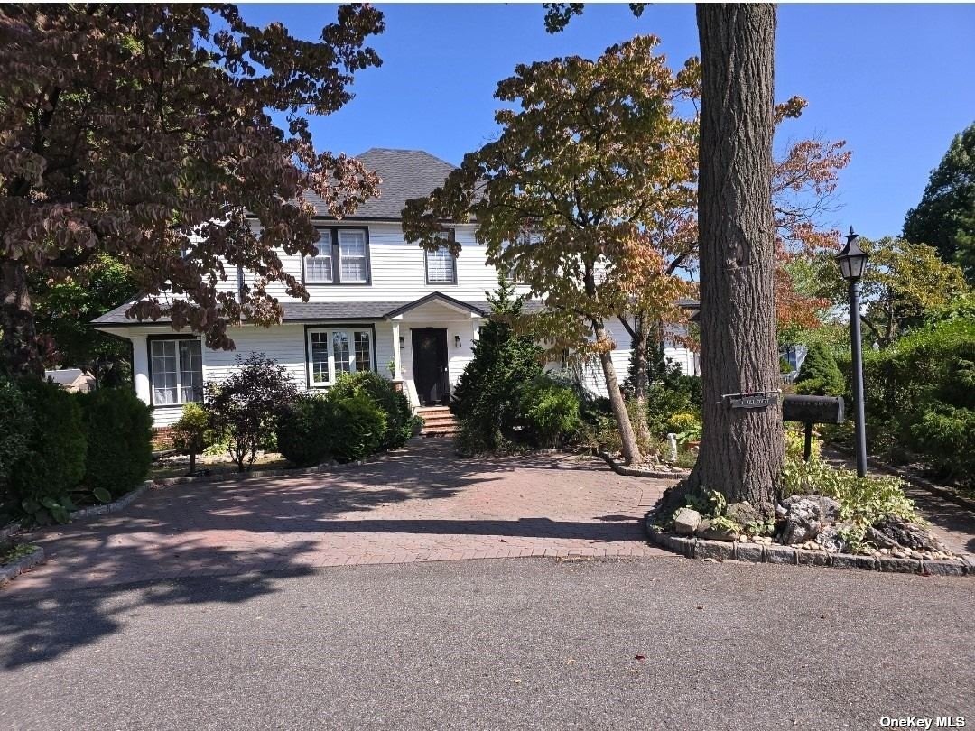 Property for Sale at 1329 Malba Drive, Whitestone, Queens, NY - Bedrooms: 3 
Bathrooms: 4 
Rooms: 10  - $1,628,000