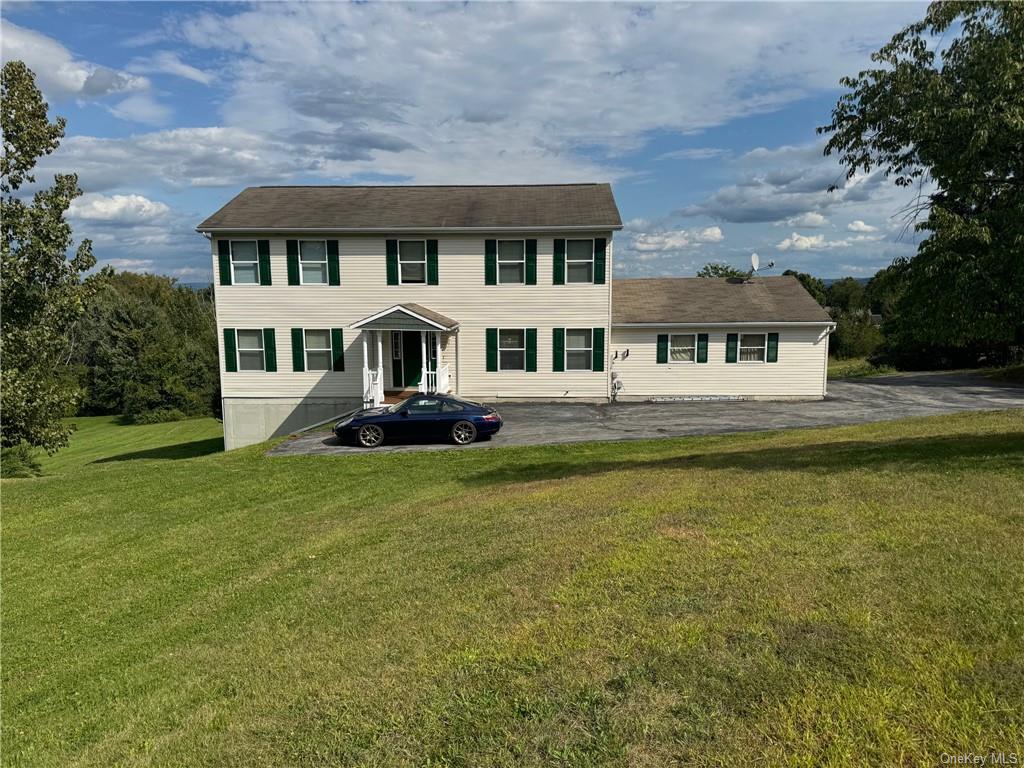 10 Ashylen Drive, Marlboro, New York - 6 Bedrooms  
4 Bathrooms  
14 Rooms - 