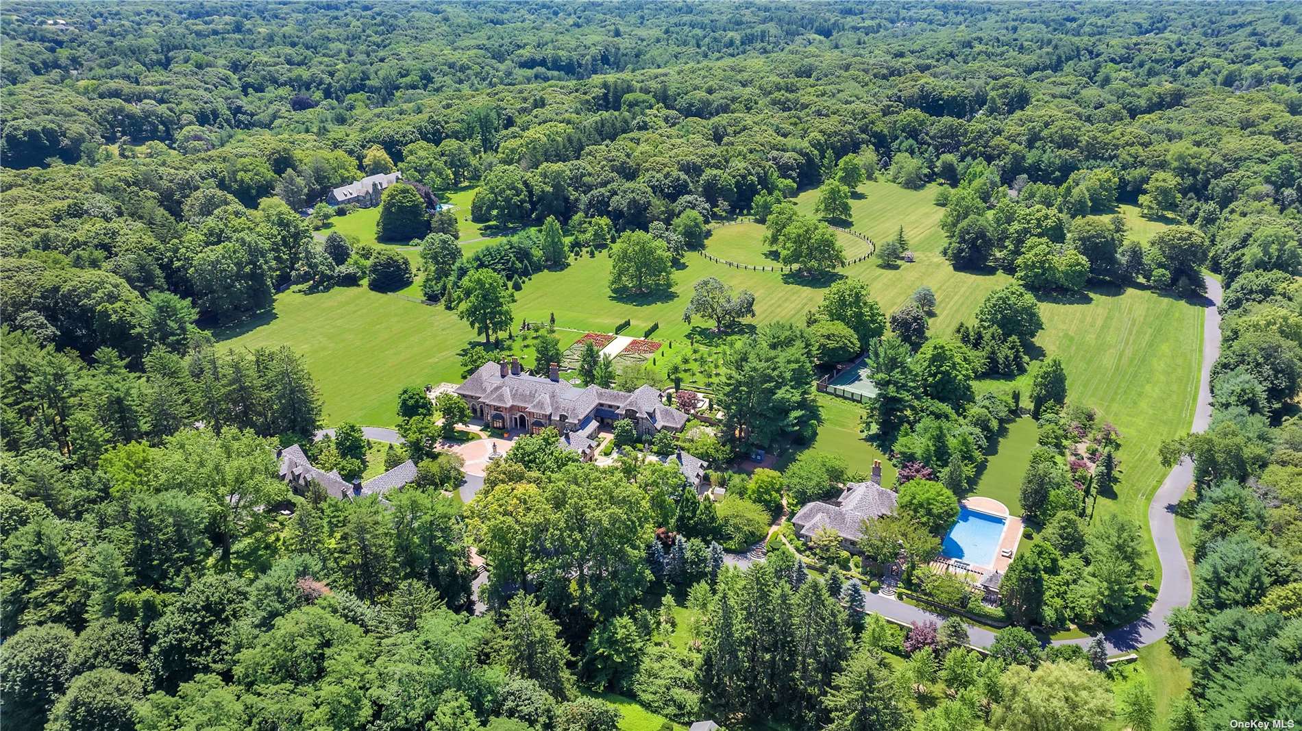 Applewood Estate, Upper Brookville, New York image 1