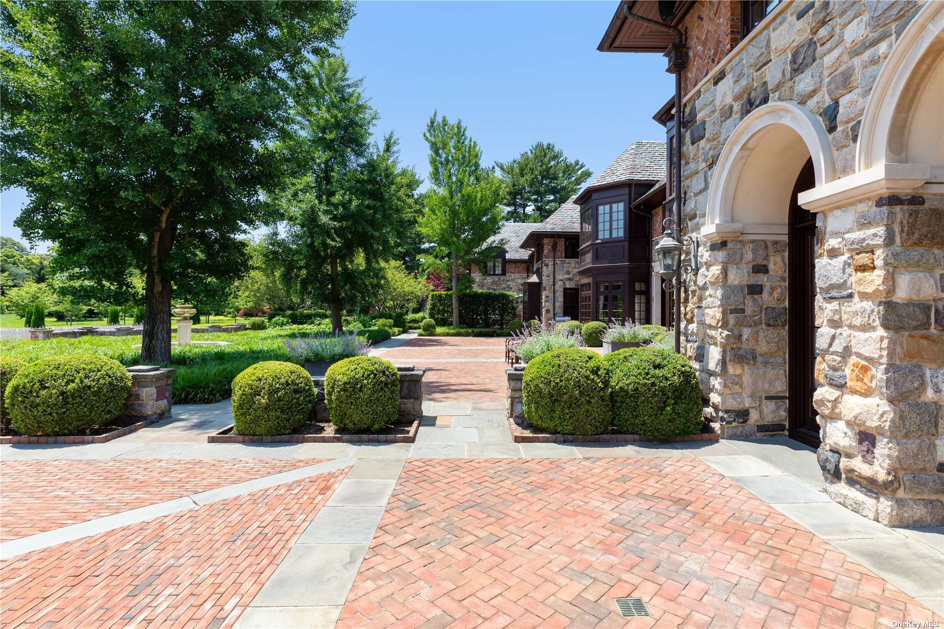 Applewood Estate, Upper Brookville, New York image 7