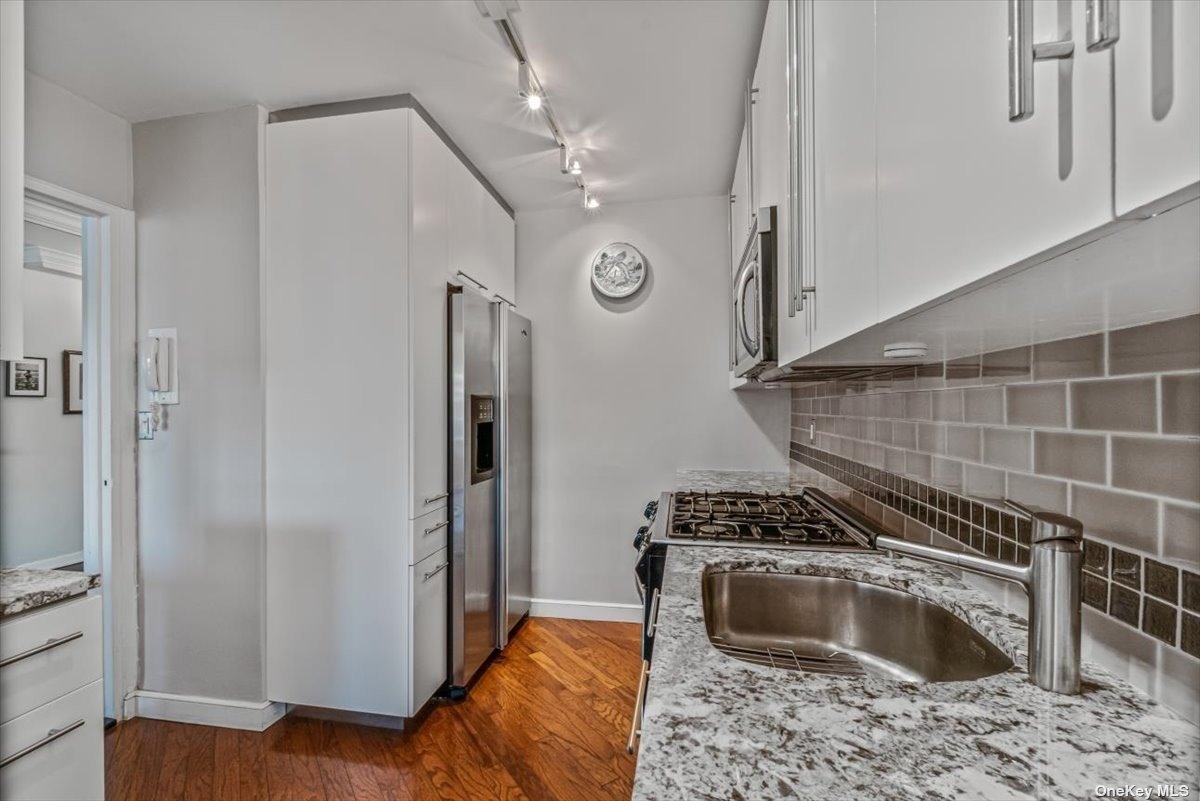 166-25 Powells Cove Blvd Blvd #7H, Beechhurst, New York image 9