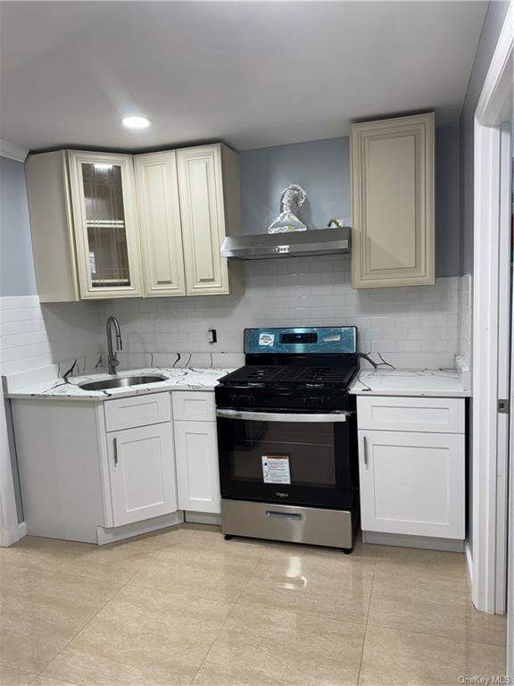 Rental Property at 4211 Throggs Expressway 1, Bronx, New York - Bedrooms: 1 
Bathrooms: 1 
Rooms: 3  - $2,000 MO.