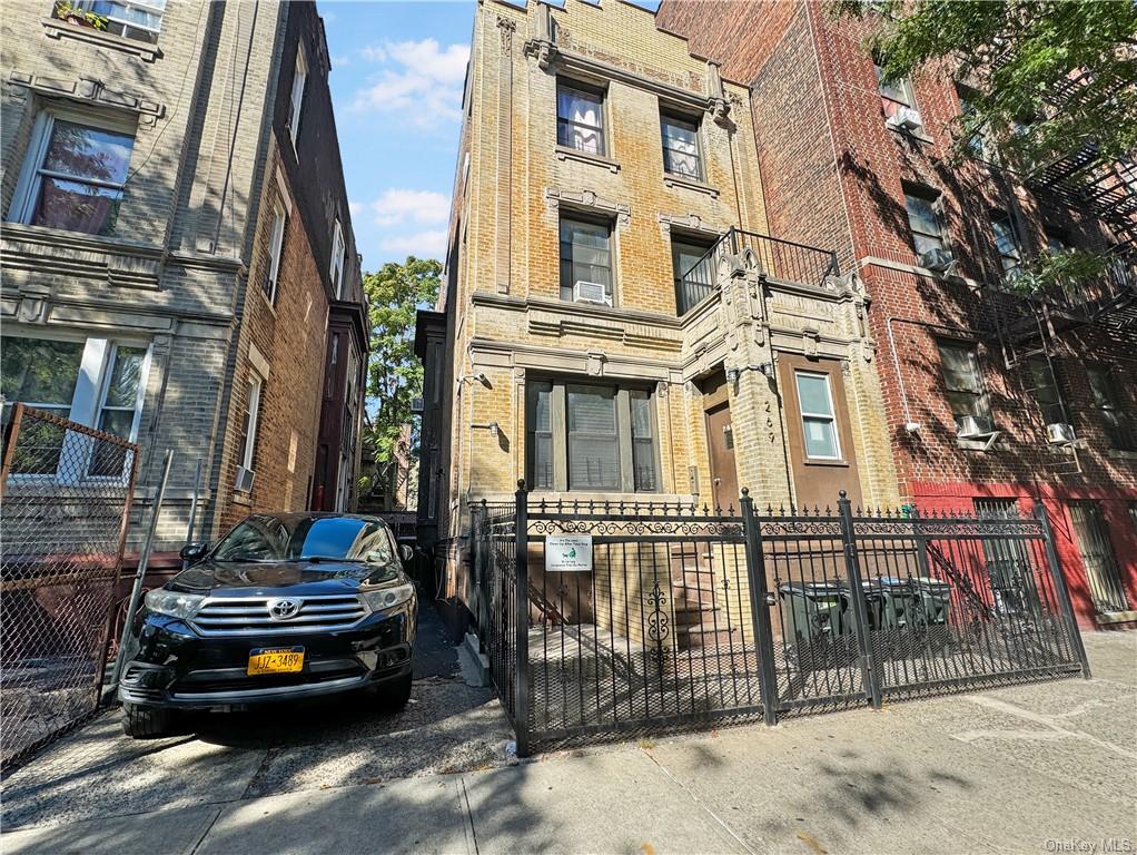 E 175th Street, Bronx, New York - 7 Bedrooms  
3 Bathrooms - 