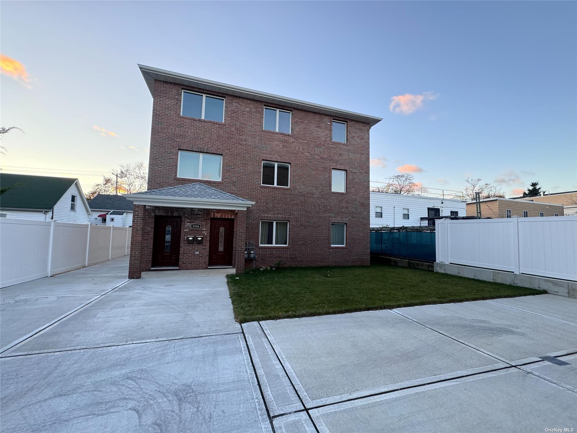 127 Street 3Fl, College Point, Queens, NY - 3 Bedrooms  
2 Bathrooms - 