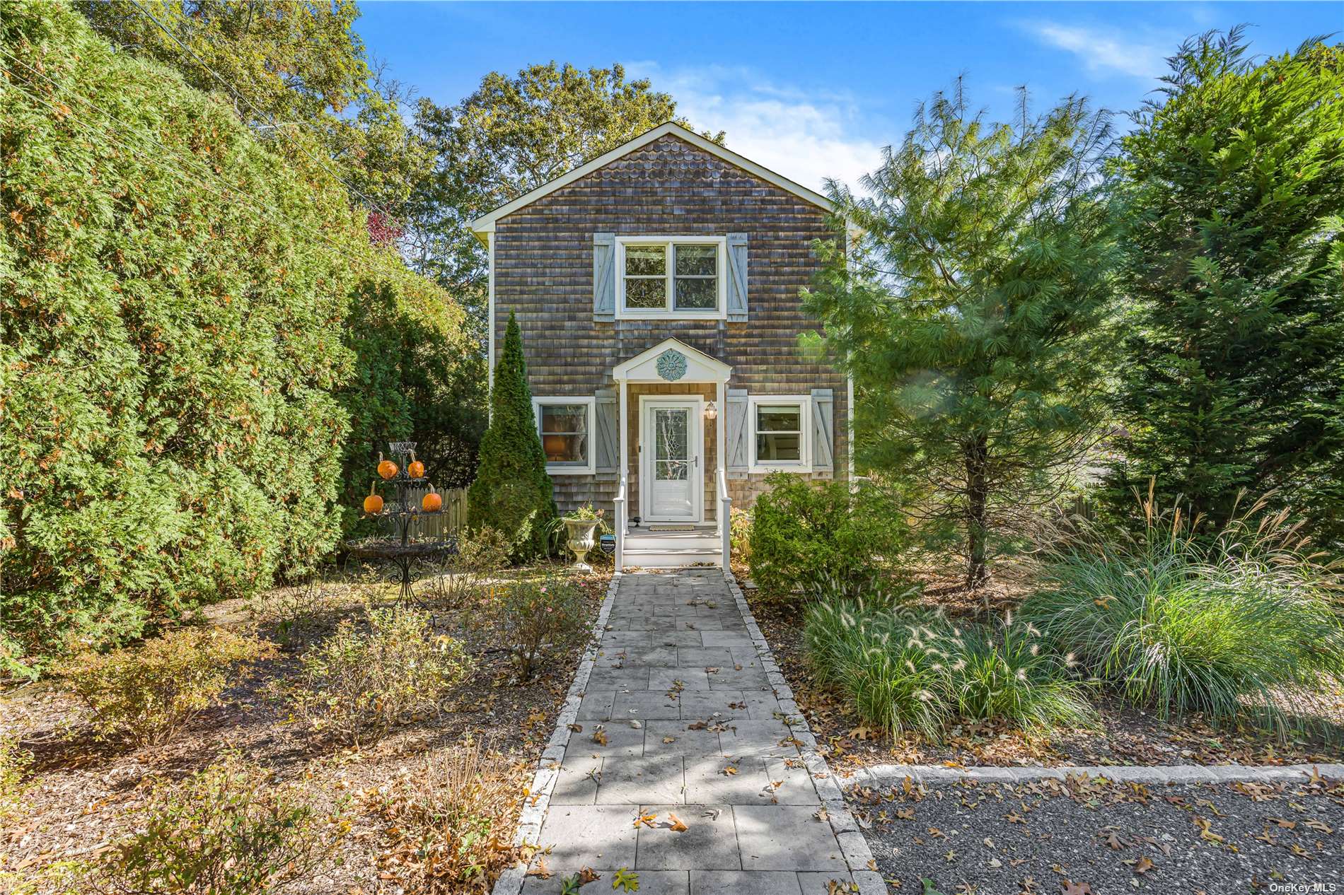 Elm Street, Hampton Bays, Hamptons, NY - 2 Bedrooms  
2 Bathrooms - 