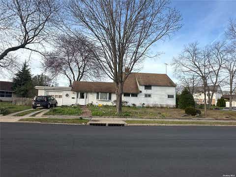Homes For Sale - 146 S Cypress Lane<br/> Westbury, NY 11590