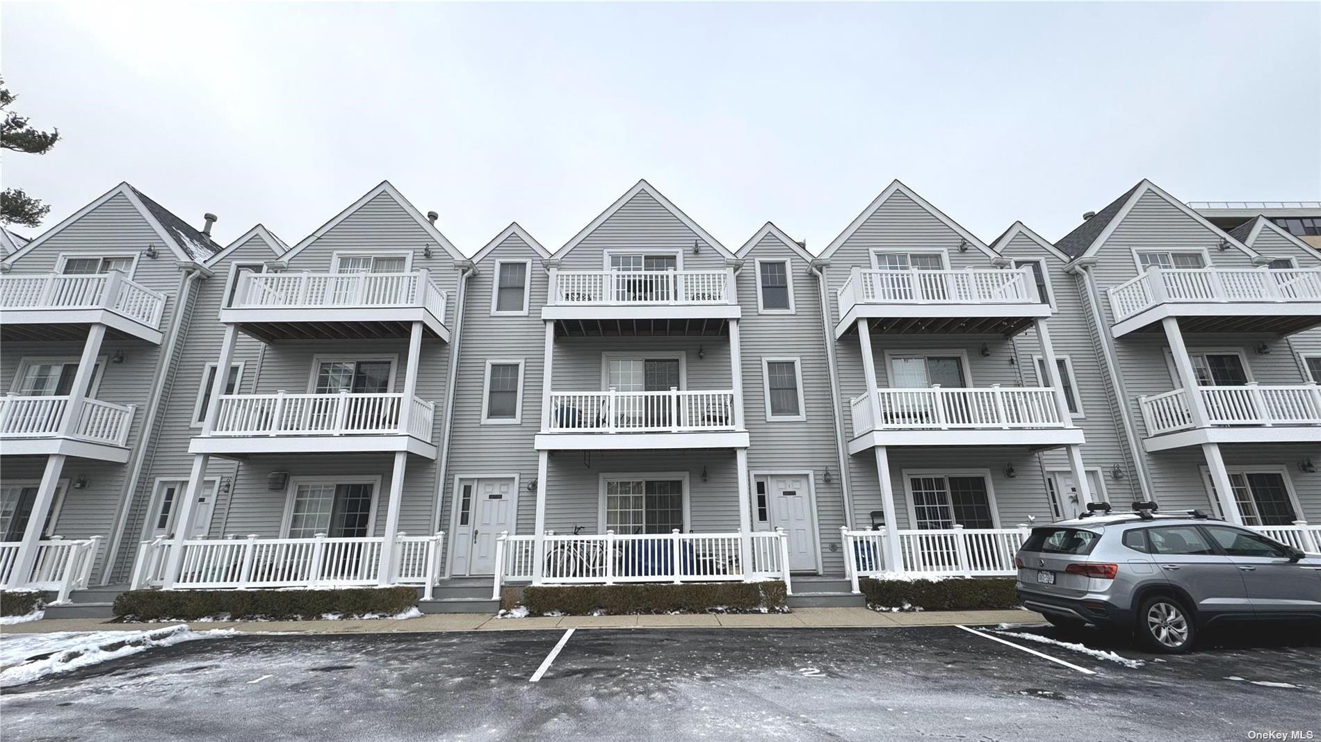 16707 Powells Cove Blv Blvd 24, Whitestone, Queens, NY - 2 Bedrooms  
2 Bathrooms  
8 Rooms - 