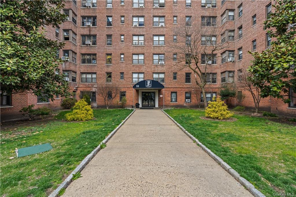 33 William Street 6D, Mount Vernon, New York - 2 Bedrooms  
1 Bathrooms  
4 Rooms - 