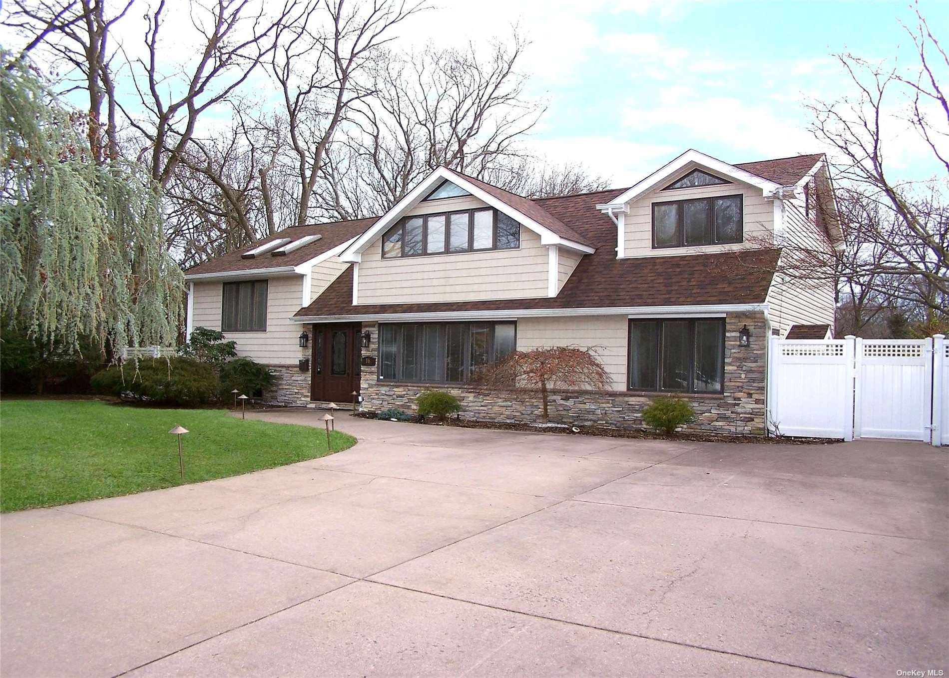 Property for Sale at 16 Wildwood Lane, Smithtown, Hamptons, NY - Bedrooms: 3 
Bathrooms: 3  - $899,000