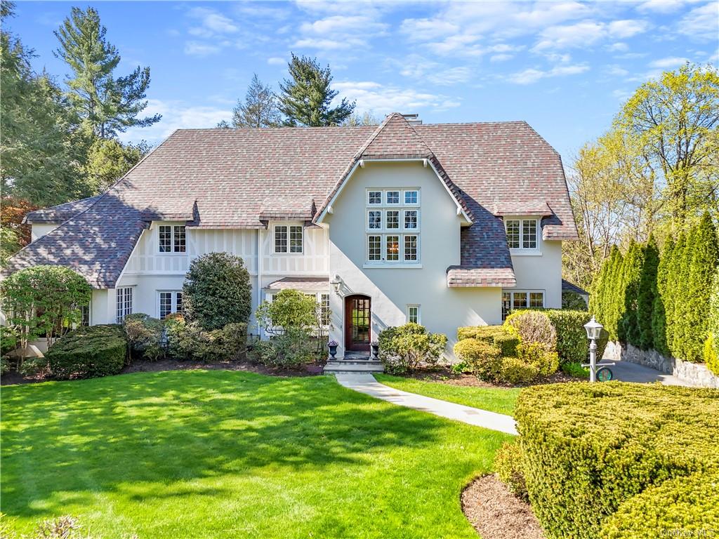17 Colvin Road, Scarsdale, New York - 6 Bedrooms  
5 Bathrooms  
11 Rooms - 