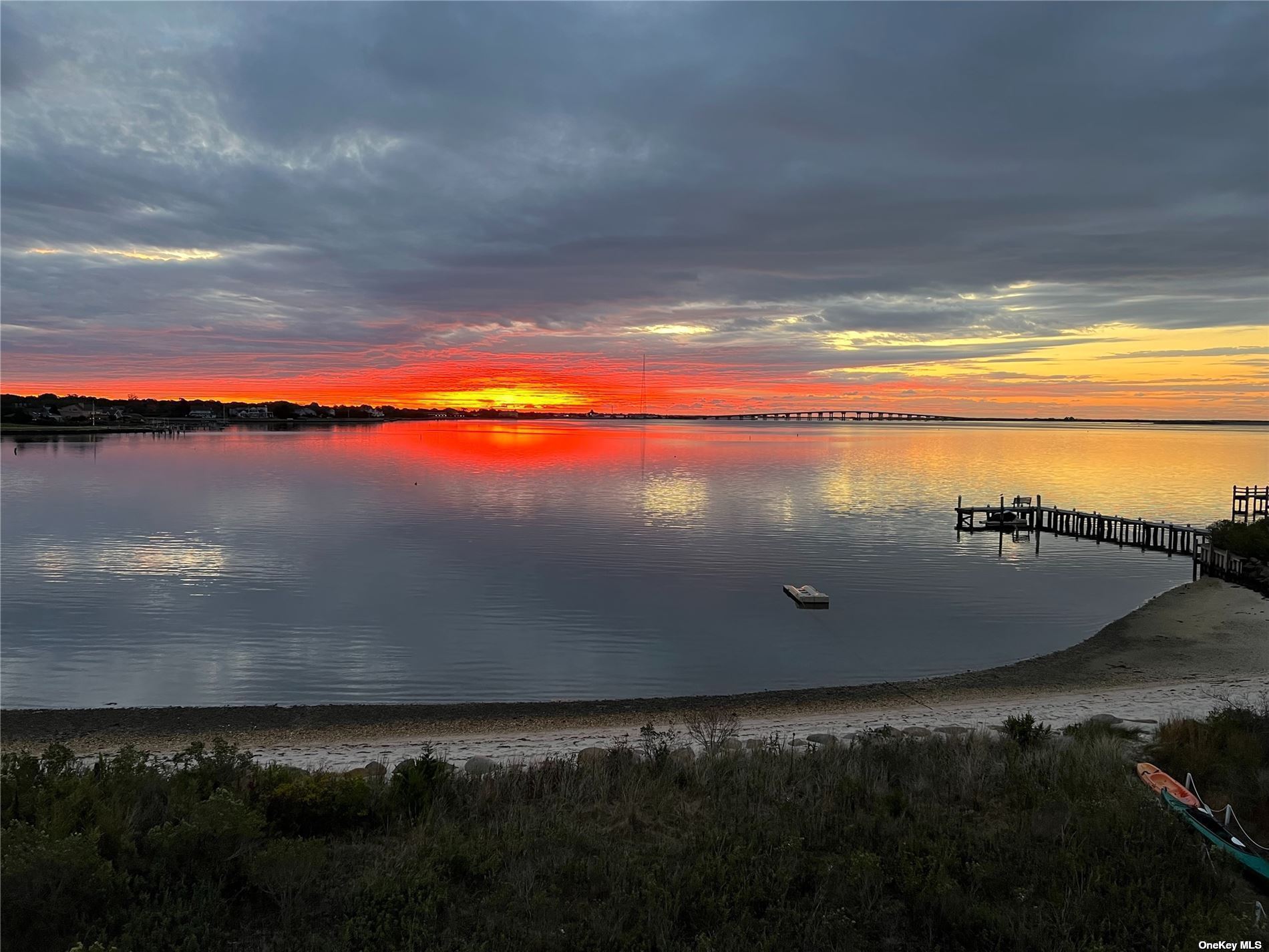 20 Ludlow Lane, Hampton Bays, Hamptons, NY - 4 Bedrooms  
4 Bathrooms - 