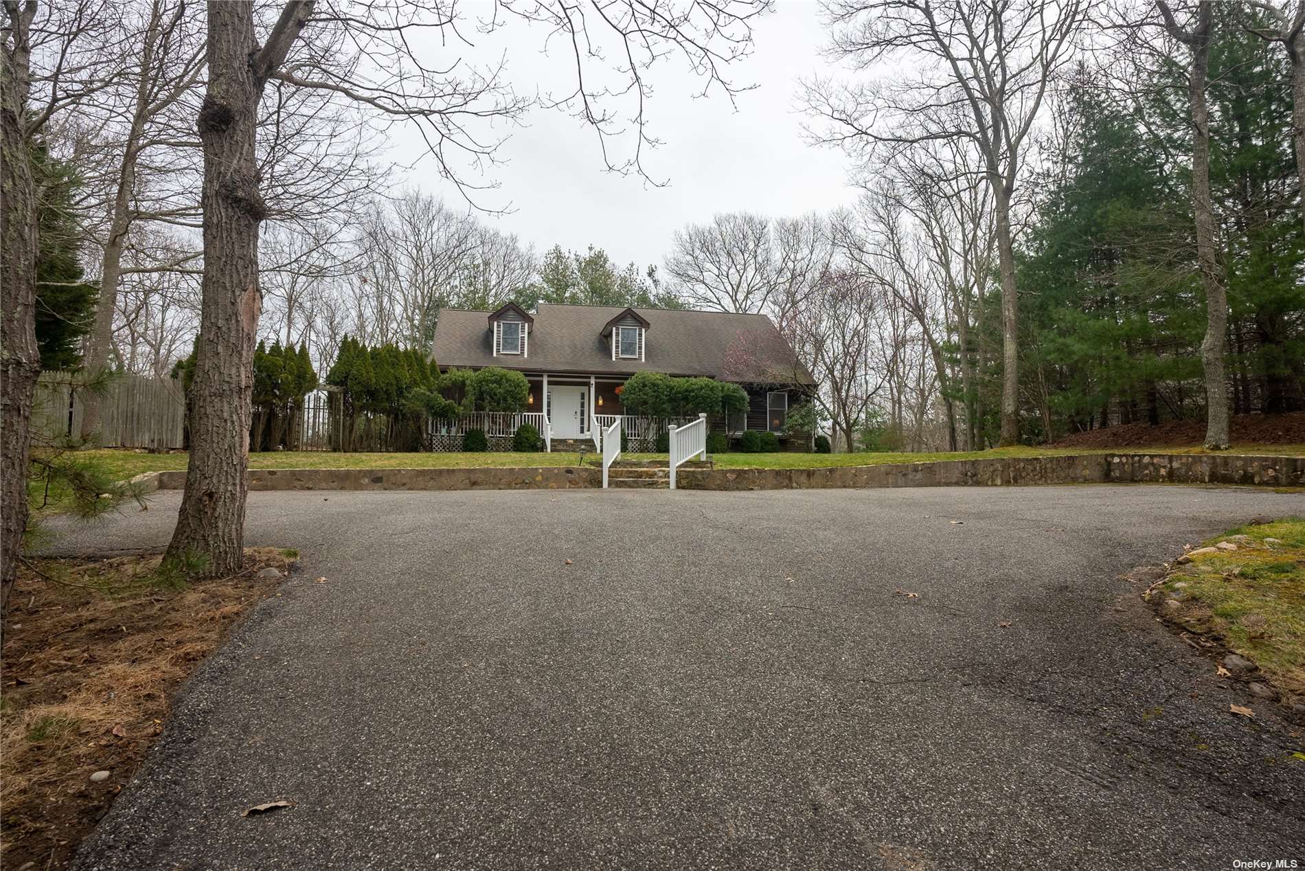 128 Springy Banks Road, East Hampton, New York image 1