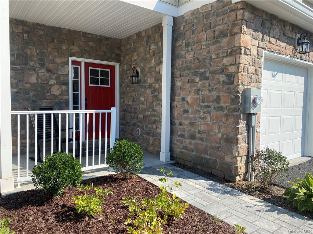 Property for Sale at 144 Hudson View Terrace, Hyde Park, New York - Bedrooms: 3 
Bathrooms: 3 
Rooms: 6  - $399,990