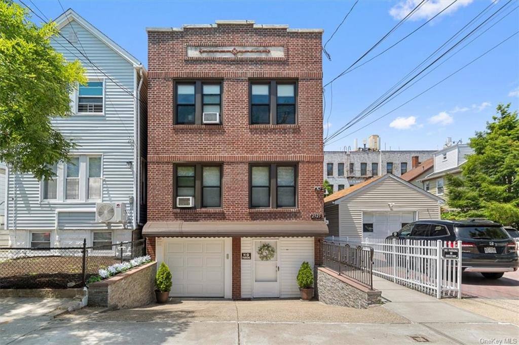 2925 Otis Avenue, Bronx, New York - 4 Bedrooms  
4 Bathrooms - 