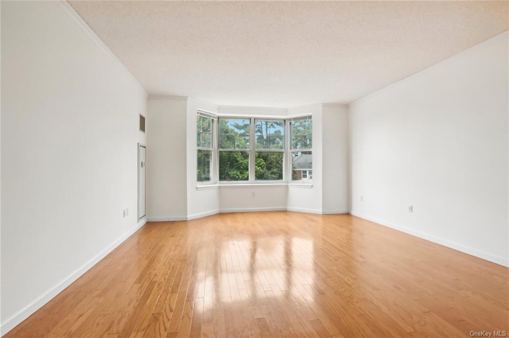 300 Mamaroneck Avenue 609, White Plains, New York - 1 Bedrooms  
1 Bathrooms  
2 Rooms - 