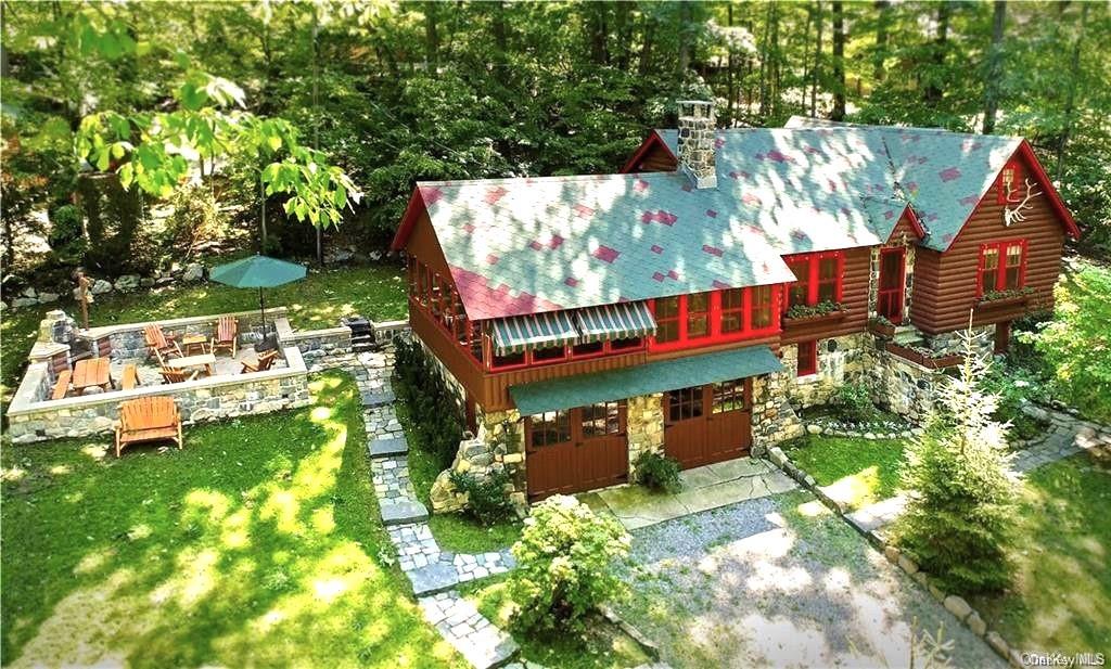 77 Lake Drive, Cold Spring, New York - 2 Bedrooms  
3 Bathrooms  
9 Rooms - 