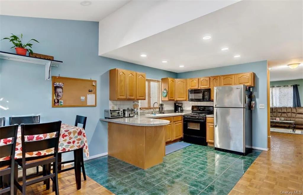Property for Sale at 3229 Glennon Place, Bronx, New York - Bedrooms: 2 
Bathrooms: 2 
Rooms: 8  - $599,000