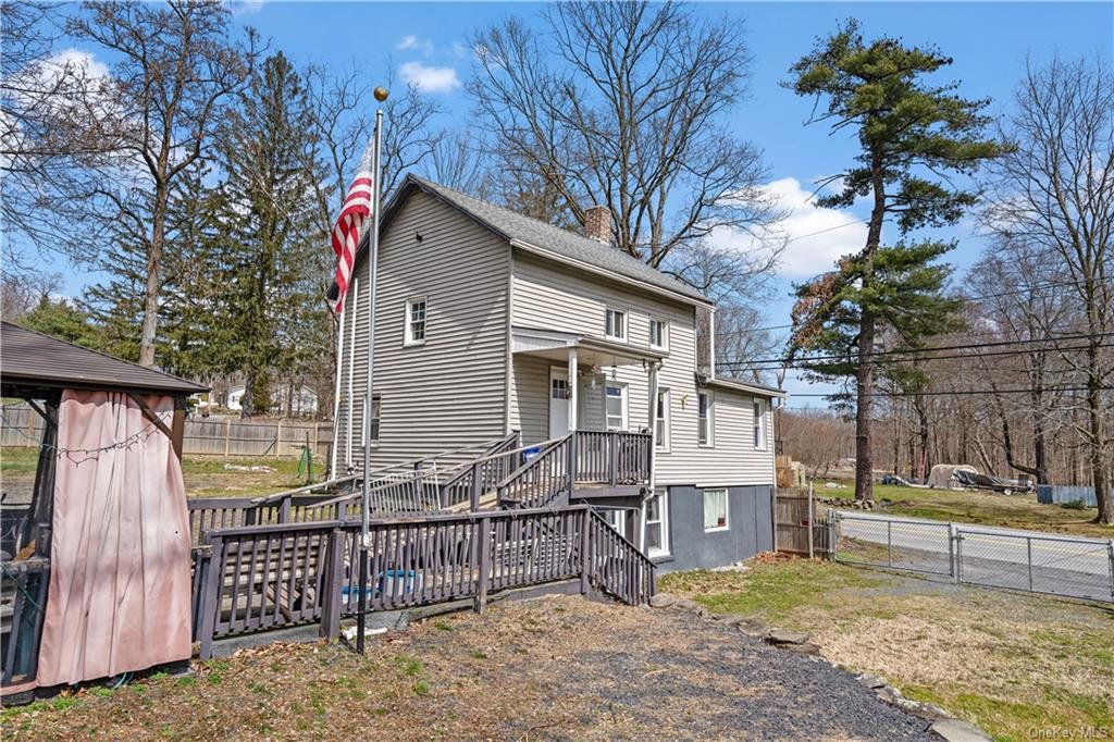 Photo 3 of 22 of 1295 Union Avenue house