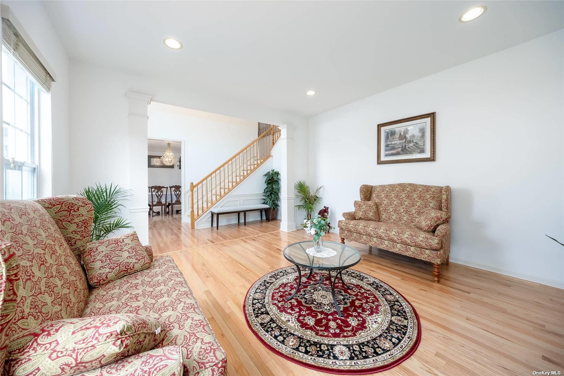 19 Oakland Hills Drive, Mount Sinai, New York image 7