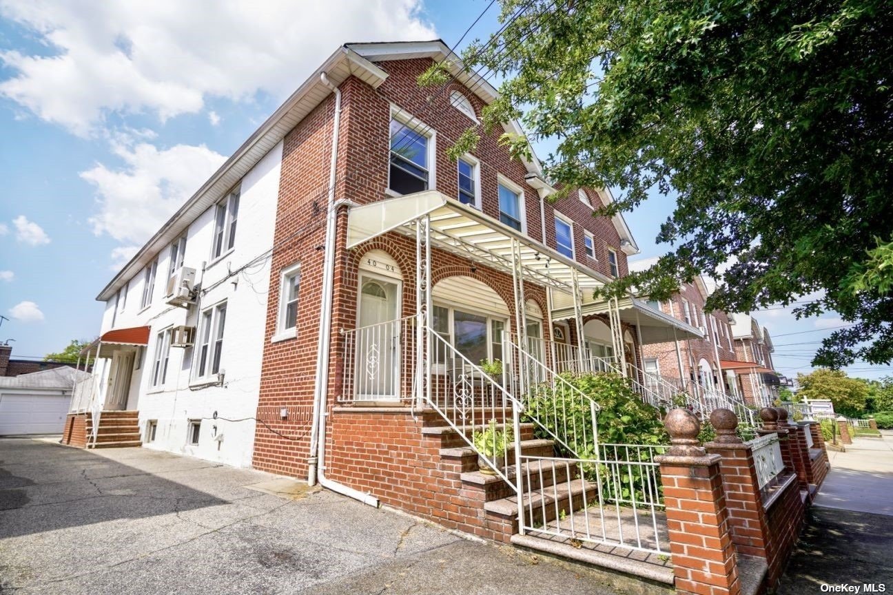 Property for Sale at 4004 201st Street, Bayside, Queens, NY - Bedrooms: 6 
Bathrooms: 5 
Rooms: 11  - $1,650,000