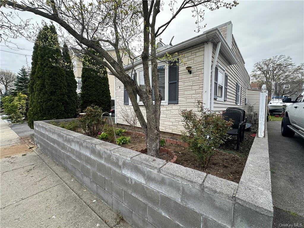 View Mamaroneck, NY 10543 house